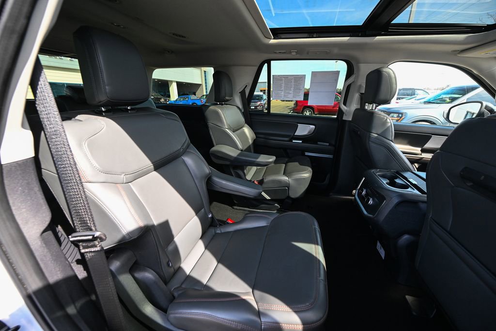 Certified 2025 Ford Expedition Active image 29