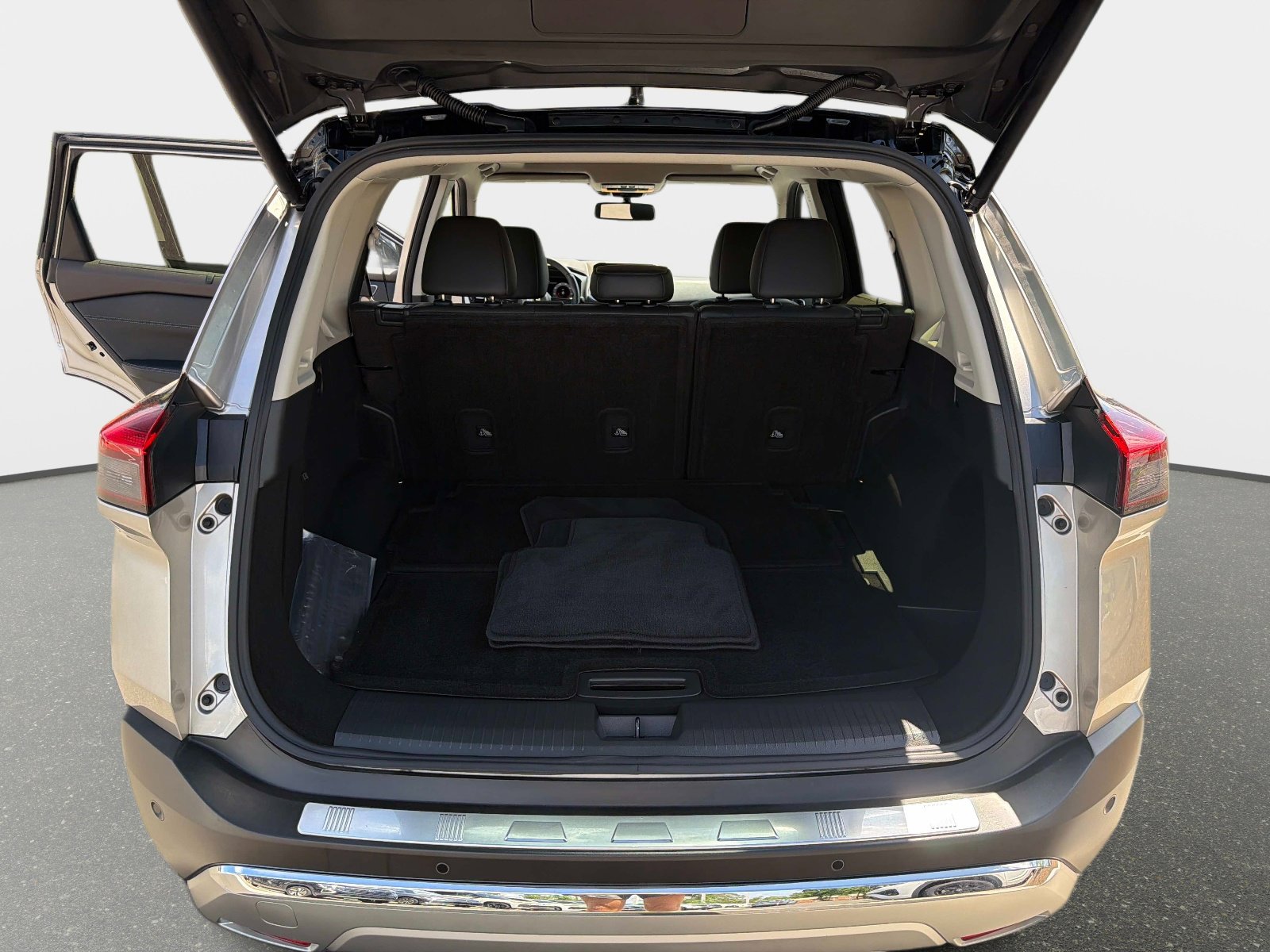Used 2023 Nissan Rogue Platinum w/ Platinum Premium Package FWD image 11
