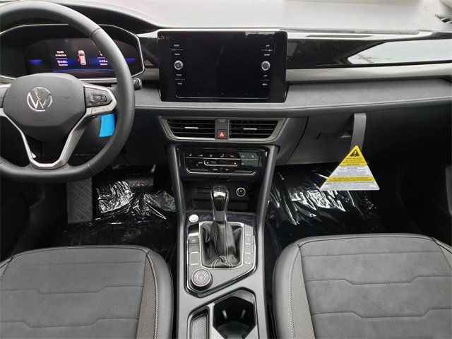 New 2026 Volkswagen Taos SE image 9