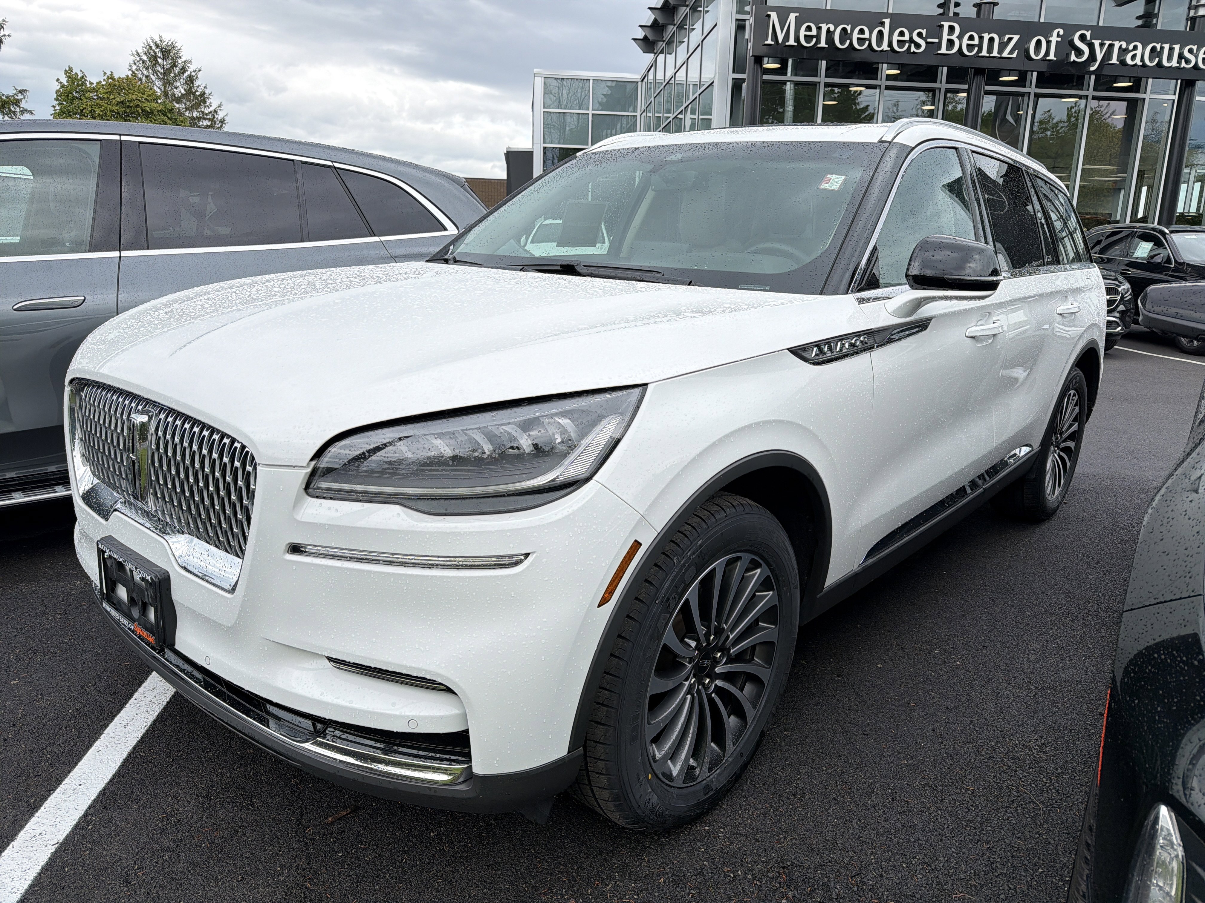 Used 2023 Lincoln Aviator AWD w/ Premium Package image 4
