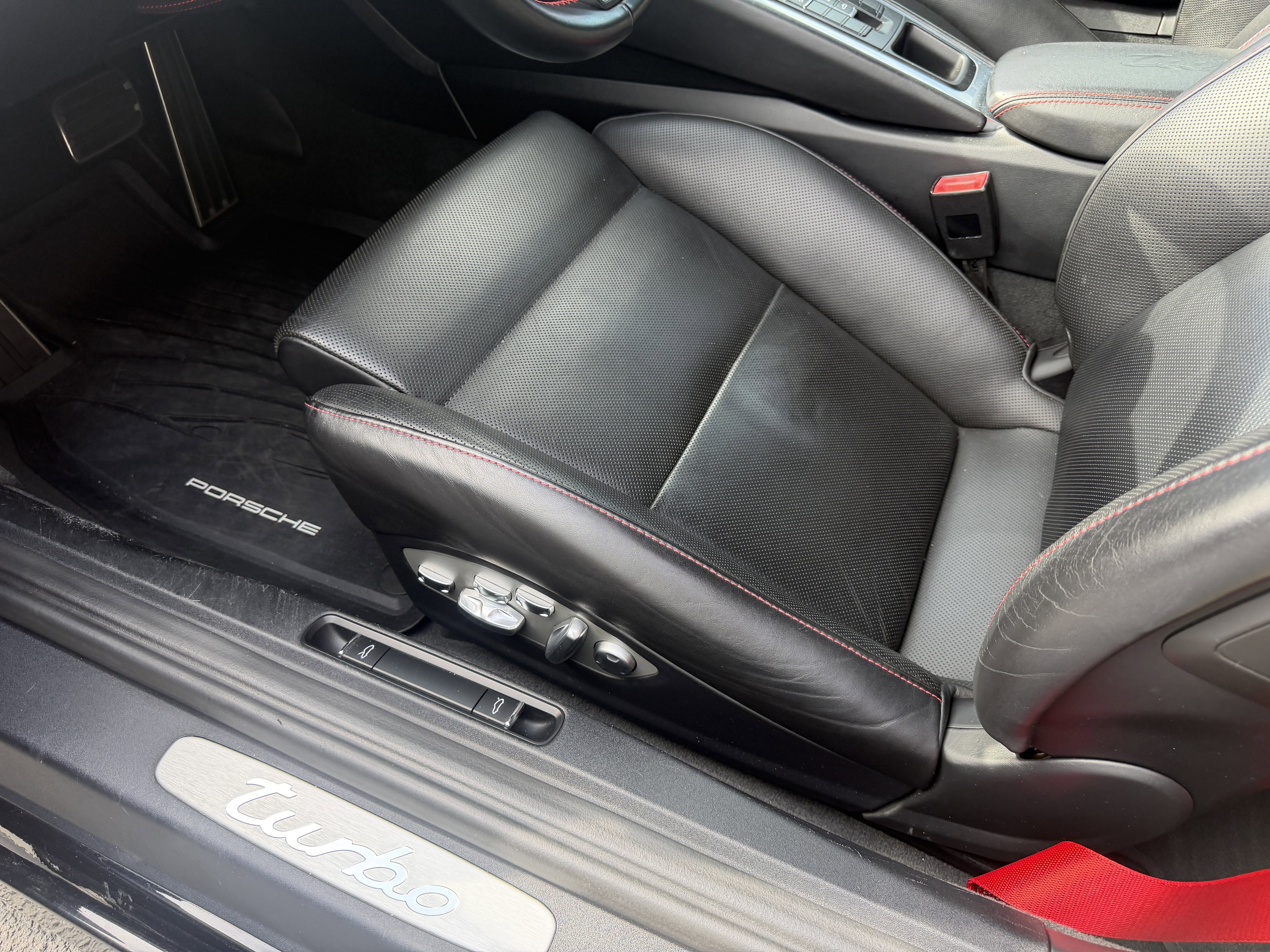 Certified 2019 Porsche 911 Turbo AWD/4WD image 17