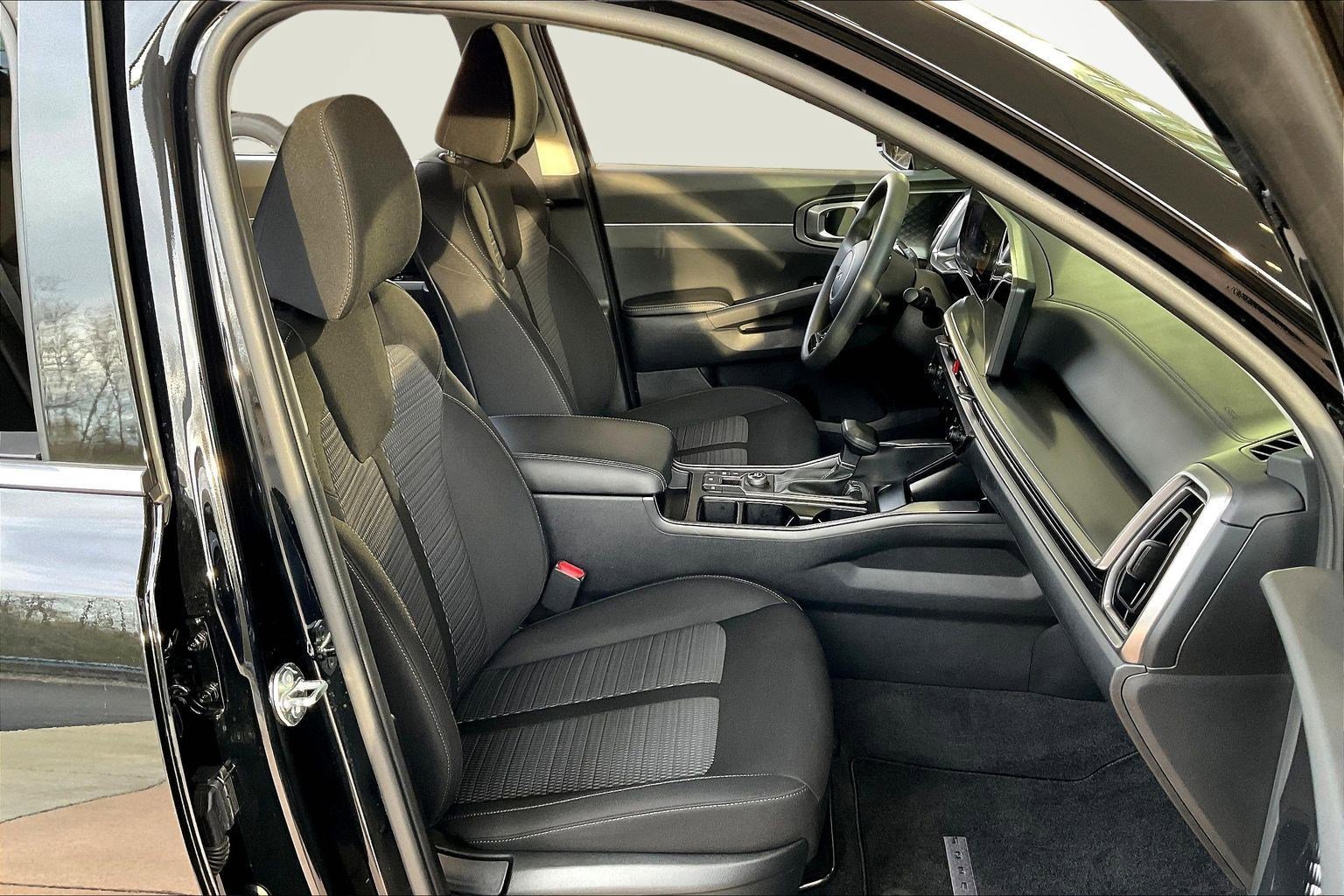 Used 2025 Kia Sorento LX image 29