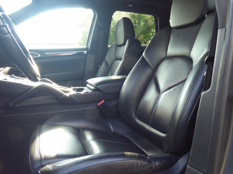 Used 2014 Porsche Cayenne GTS image 23