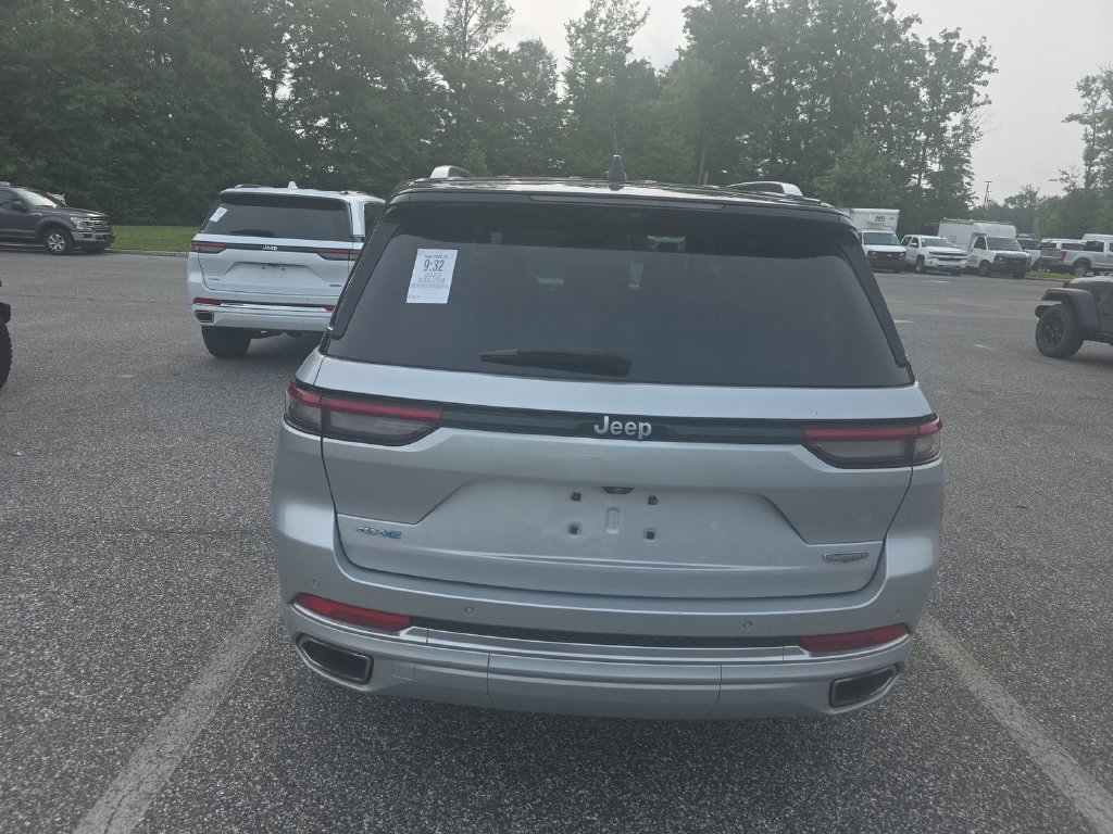 Used 2023 Jeep Grand Cherokee Summit AWD/4WD image 5