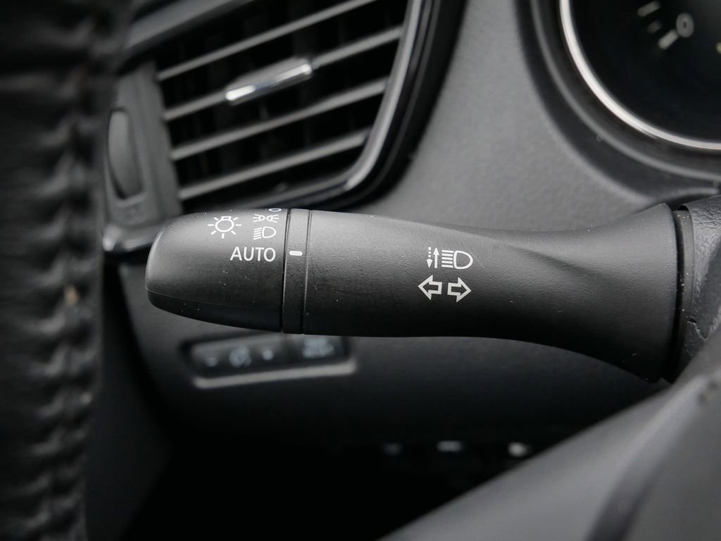 Used 2020 Nissan Rogue SV image 23