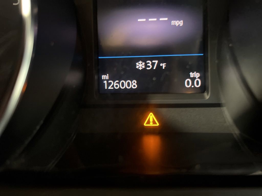 Used 2018 Volkswagen Tiguan SE image 2