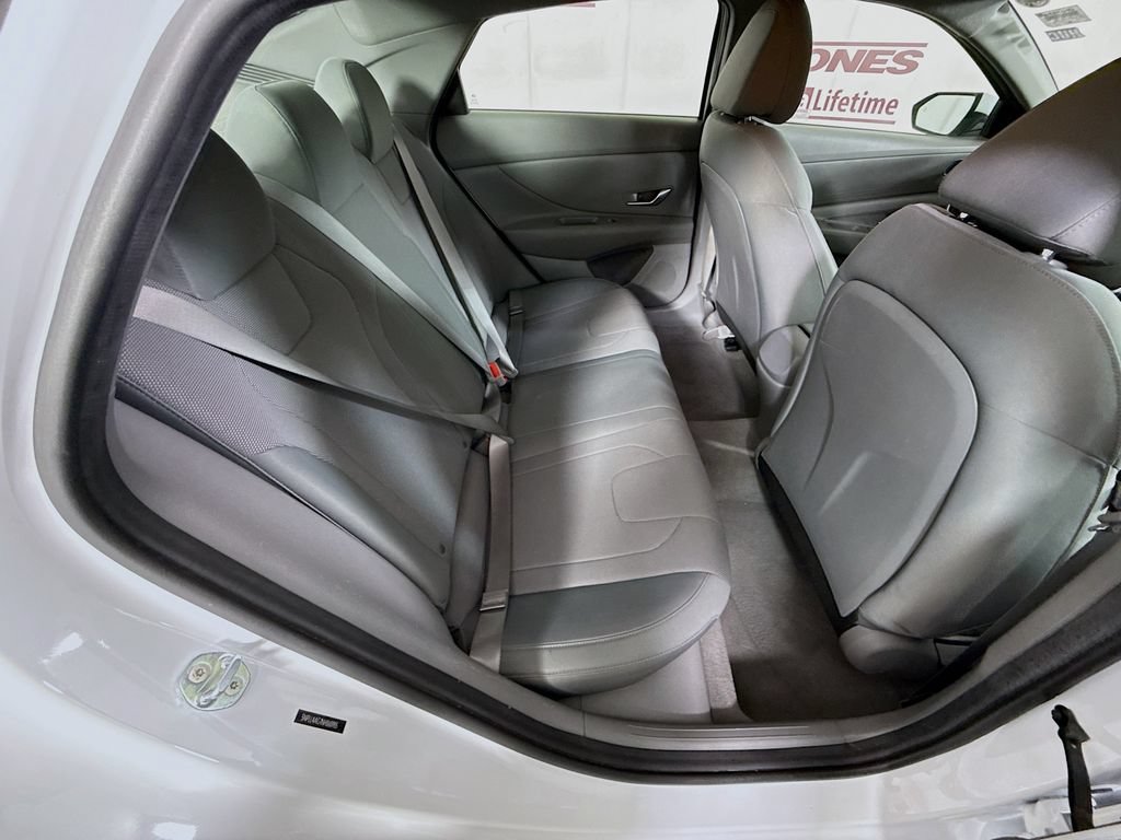 Certified 2022 Hyundai Elantra SE FWD image 28