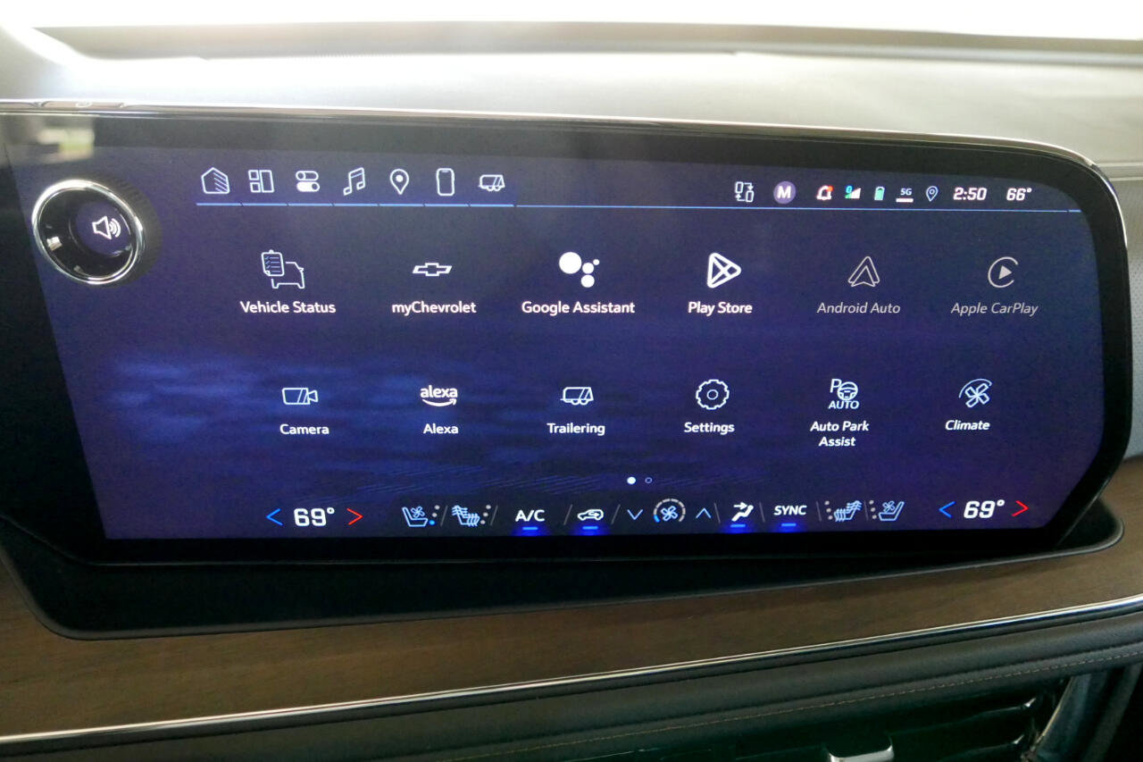 Used 2025 Chevrolet Suburban High Country image 38