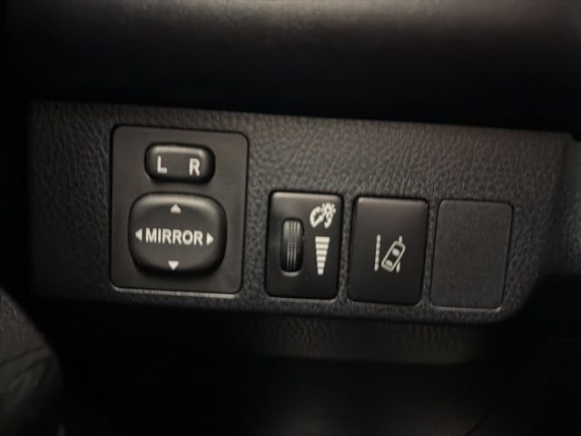 Used 2017 Toyota RAV4 SE image 29