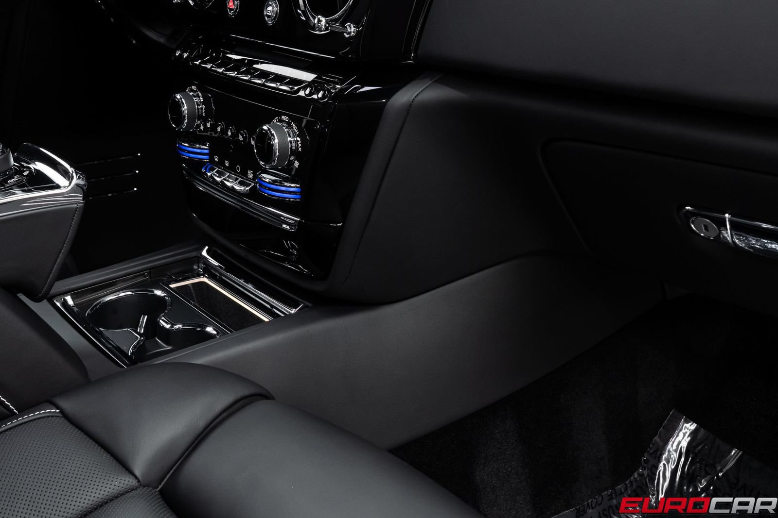 Used 2022 Rolls-Royce Phantom Sedan RWD image 38