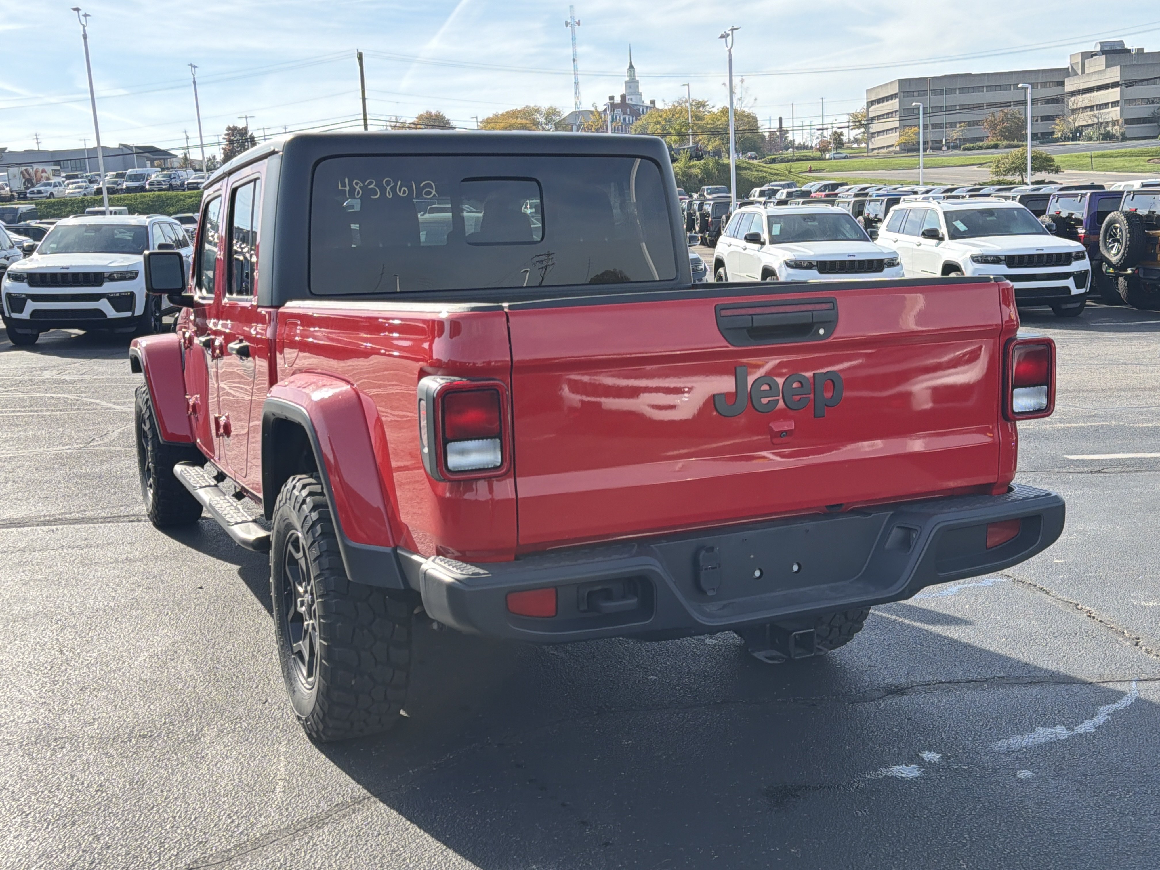 Used 2023 Jeep Gladiator Sport AWD/4WD image 7