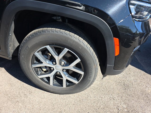 Used 2024 Jeep Grand Cherokee Limited AWD/4WD image 4