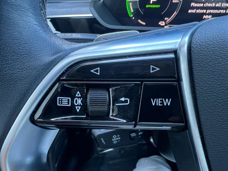 Used 2024 Audi Q8 e-tron Premium Plus w/ Premium Plus Package image 15