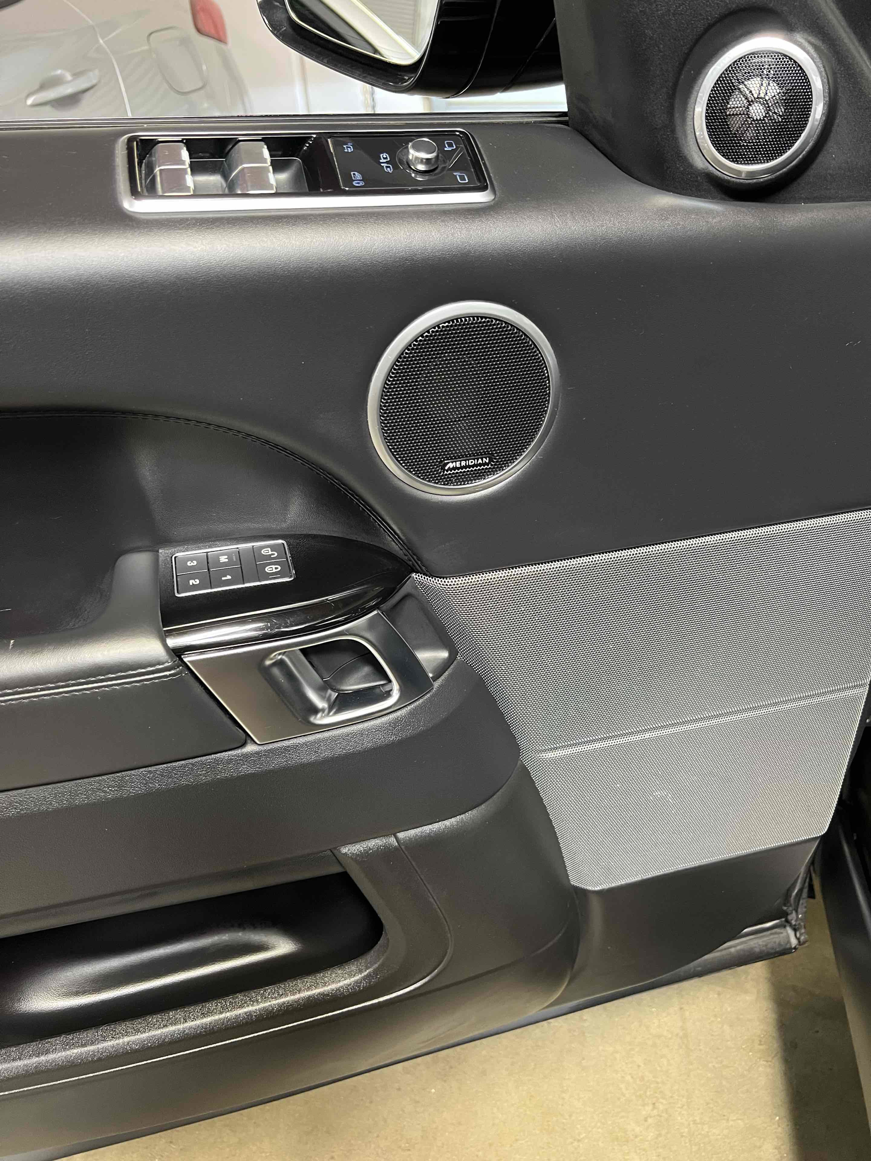 Used 2020 Land Rover Range Rover Sport HST image 90