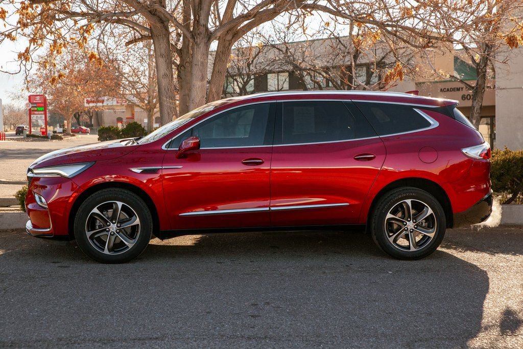 Used 2022 Buick Enclave Essence w/ Sport Touring Edition image 8