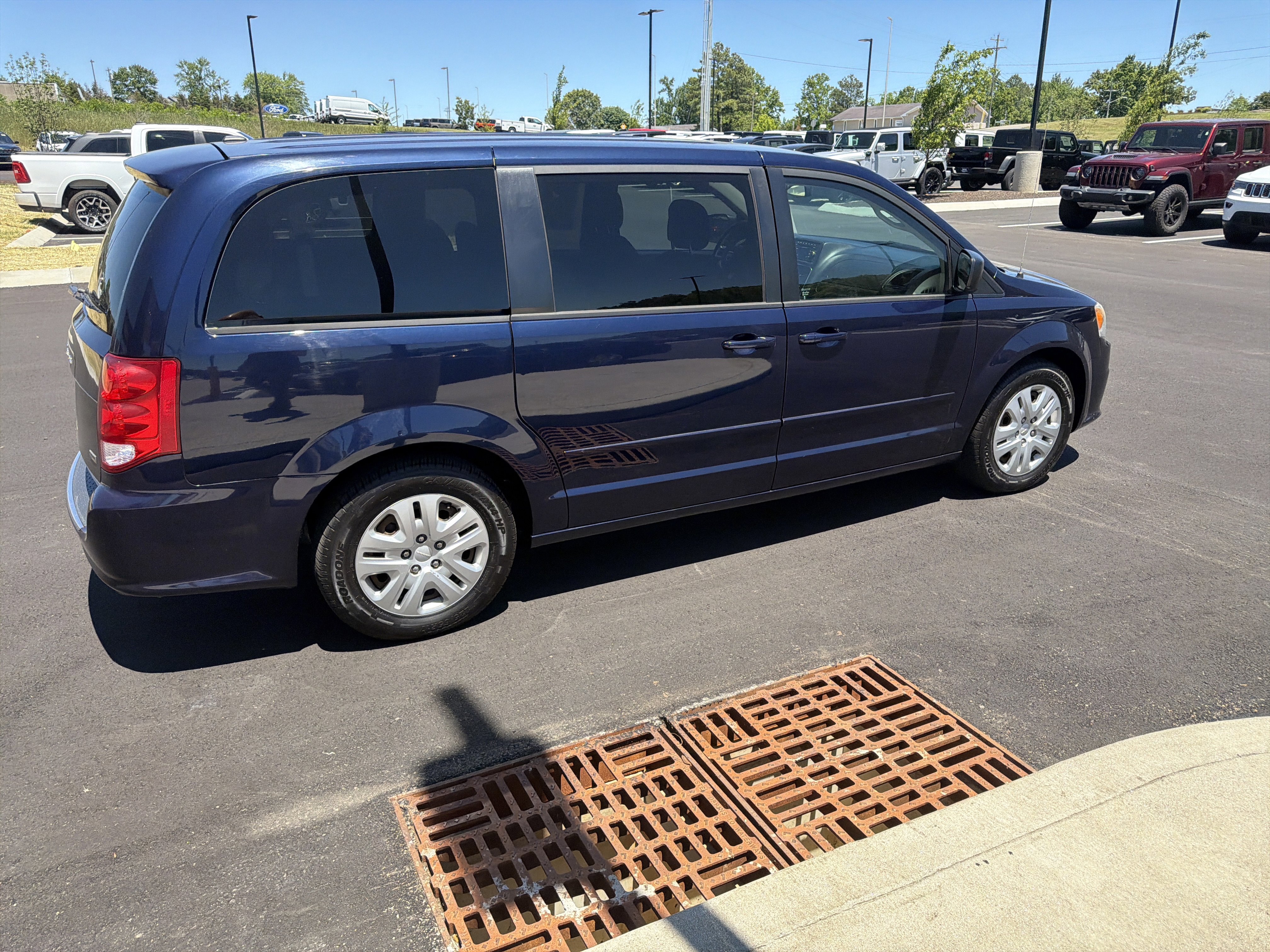Used 2016 Dodge Grand Caravan SE w/ Quick Order Package 29E SE FWD image 10