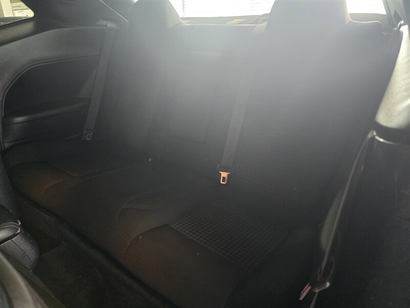 Used 2015 Dodge Challenger SXT RWD image 15