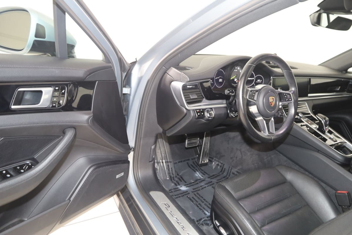 Used 2018 Porsche Panamera 4 AWD/4WD image 63