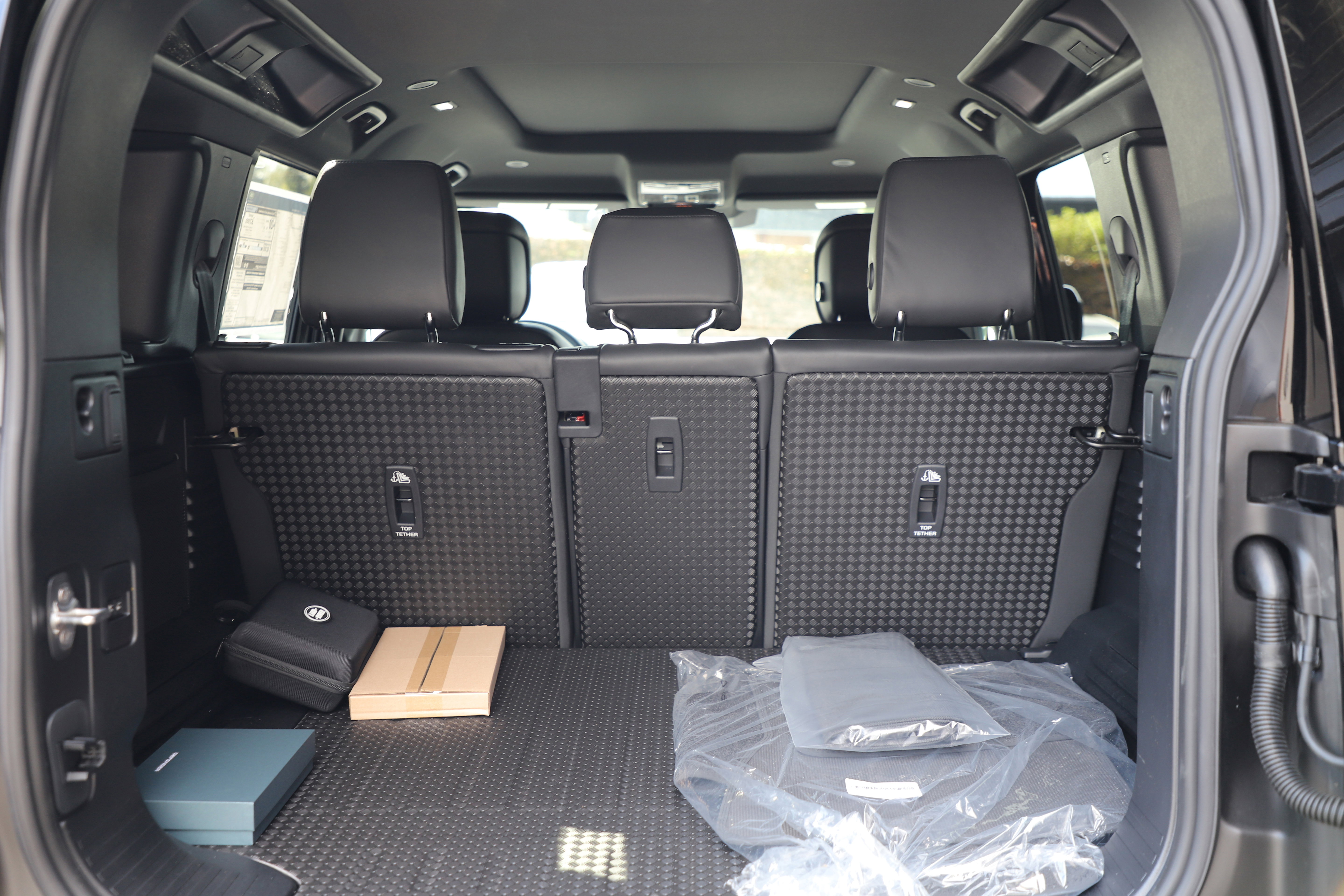 New 2026 Land Rover Defender 110 S AWD/4WD image 16