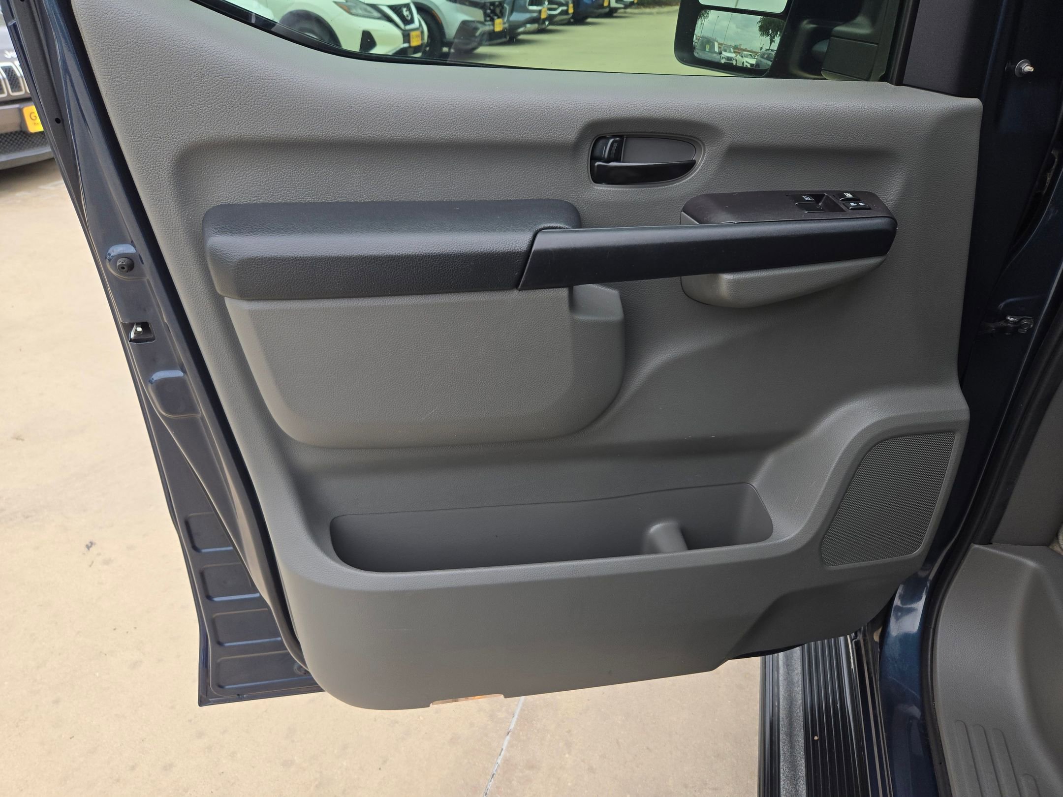 Used 2016 Nissan NV 3500 SL image 12