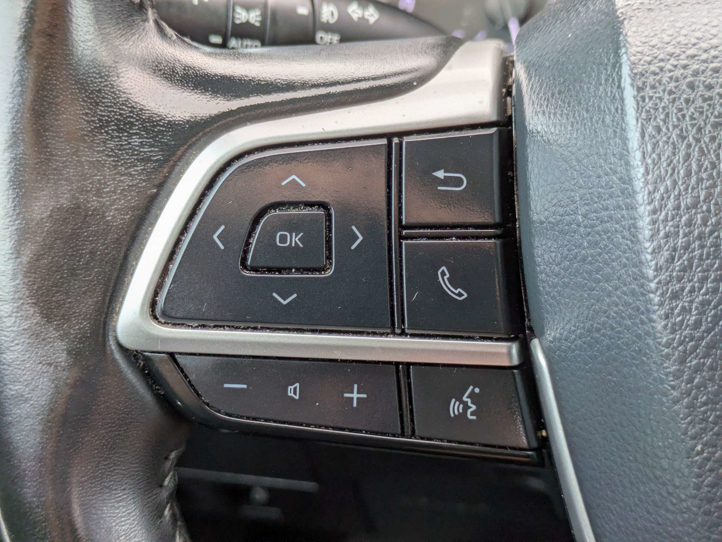 Used 2023 Toyota Highlander XLE FWD image 24
