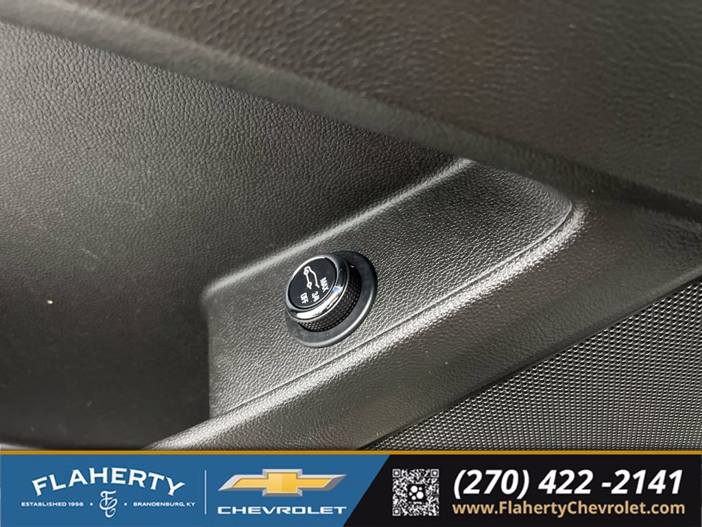 Used 2023 Chevrolet Traverse LT FWD image 23