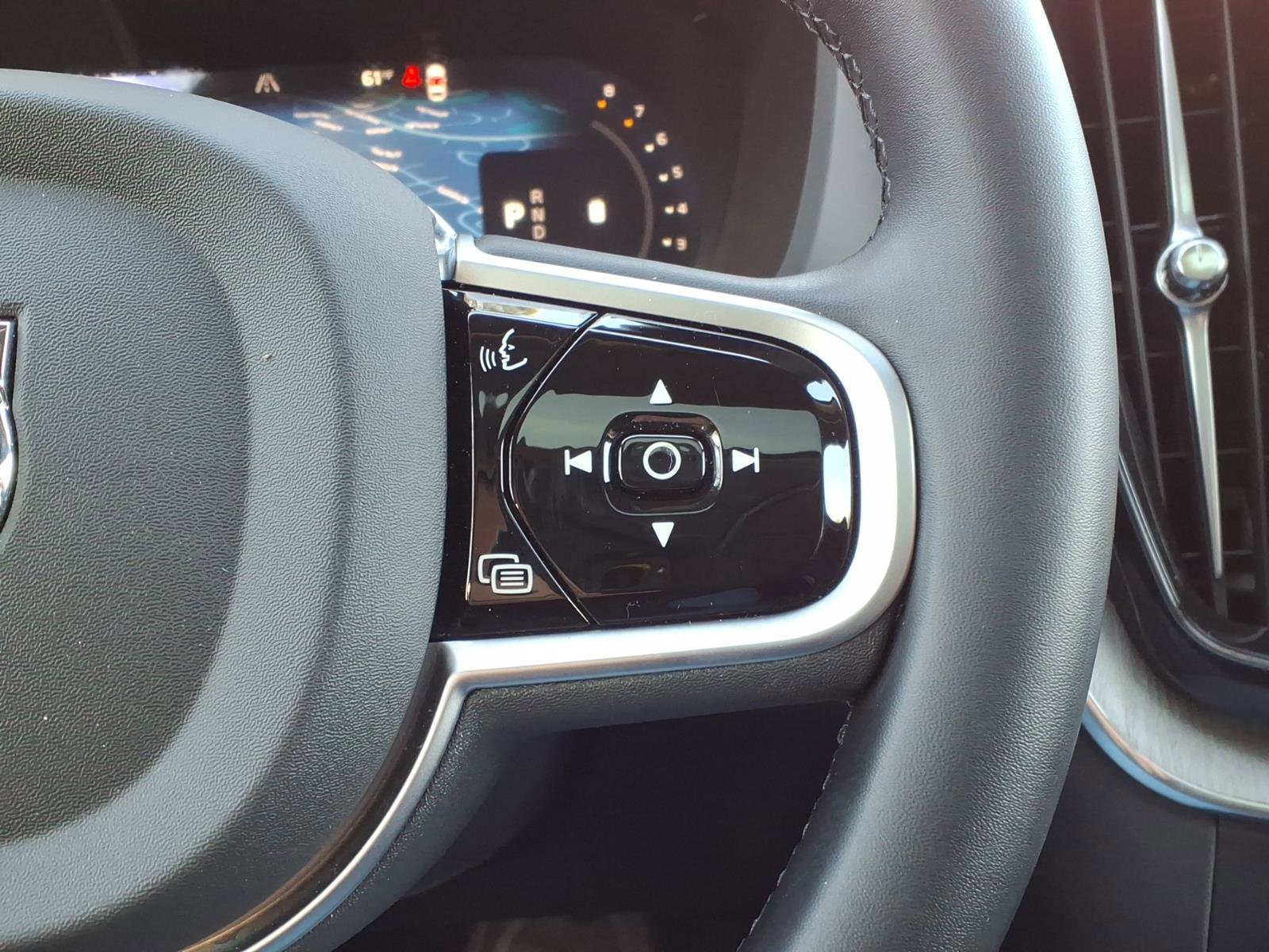 Certified 2025 Volvo XC60 B5 Plus AWD/4WD image 25