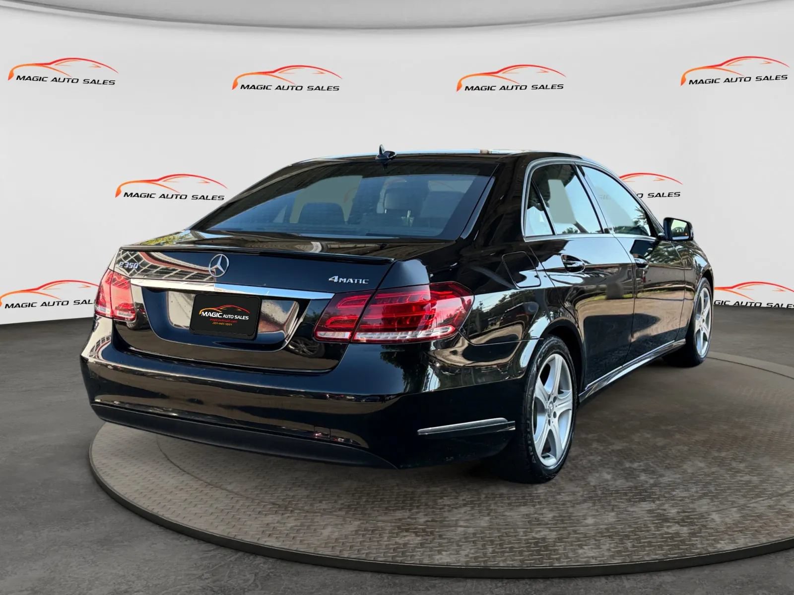 Used 2016 Mercedes-Benz E 350 4MATIC Sedan image 10