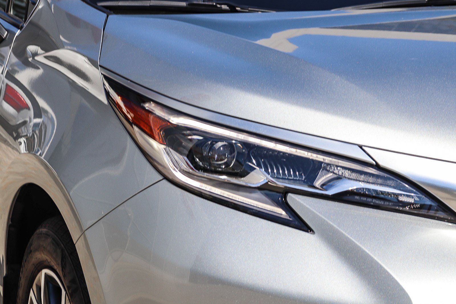 Used 2025 Toyota Sienna Platinum image 5