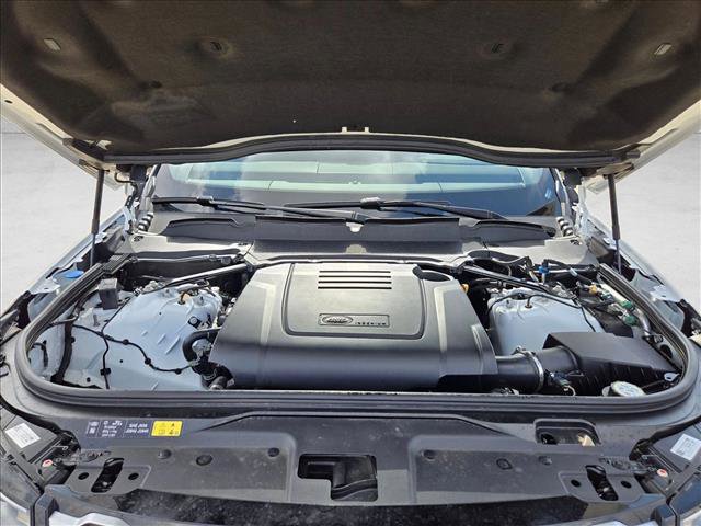 Certified 2025 Land Rover Discovery S image 24