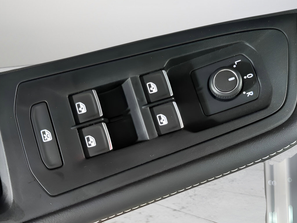 New 2025 Volkswagen Atlas SEL image 22