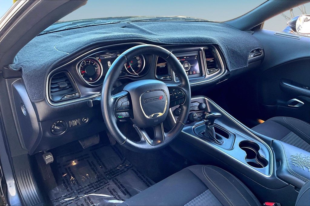 Used 2018 Dodge Challenger SXT w/ Driver Convenience Group RWD image 14