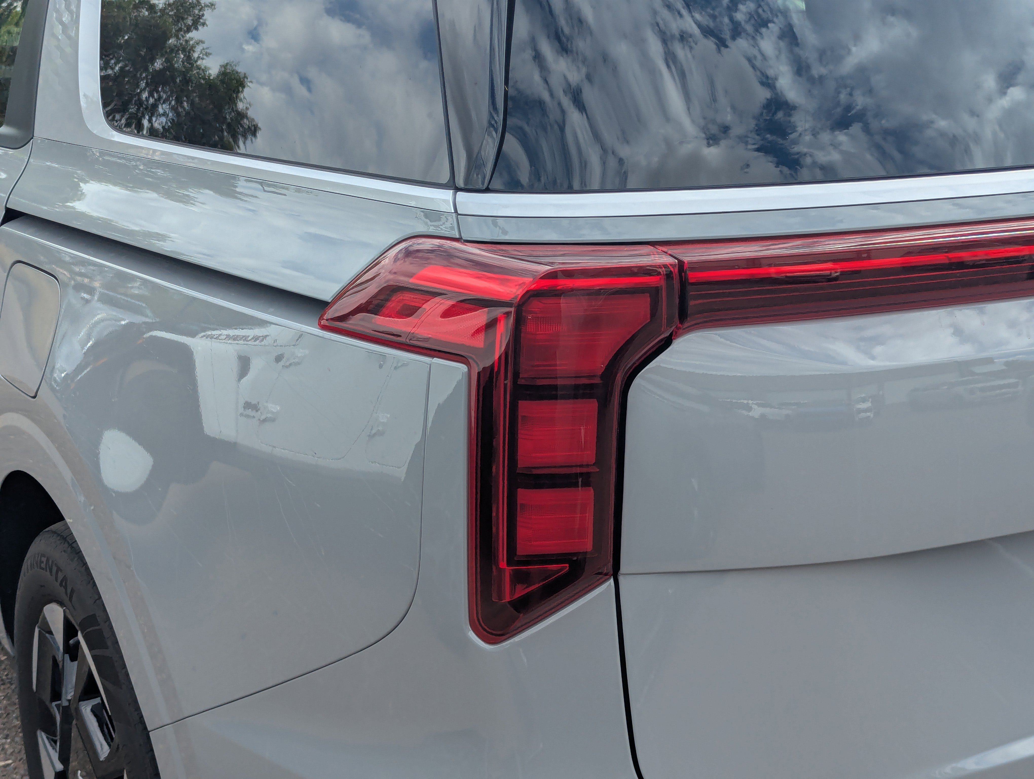 Certified 2025 Kia Carnival EX image 11