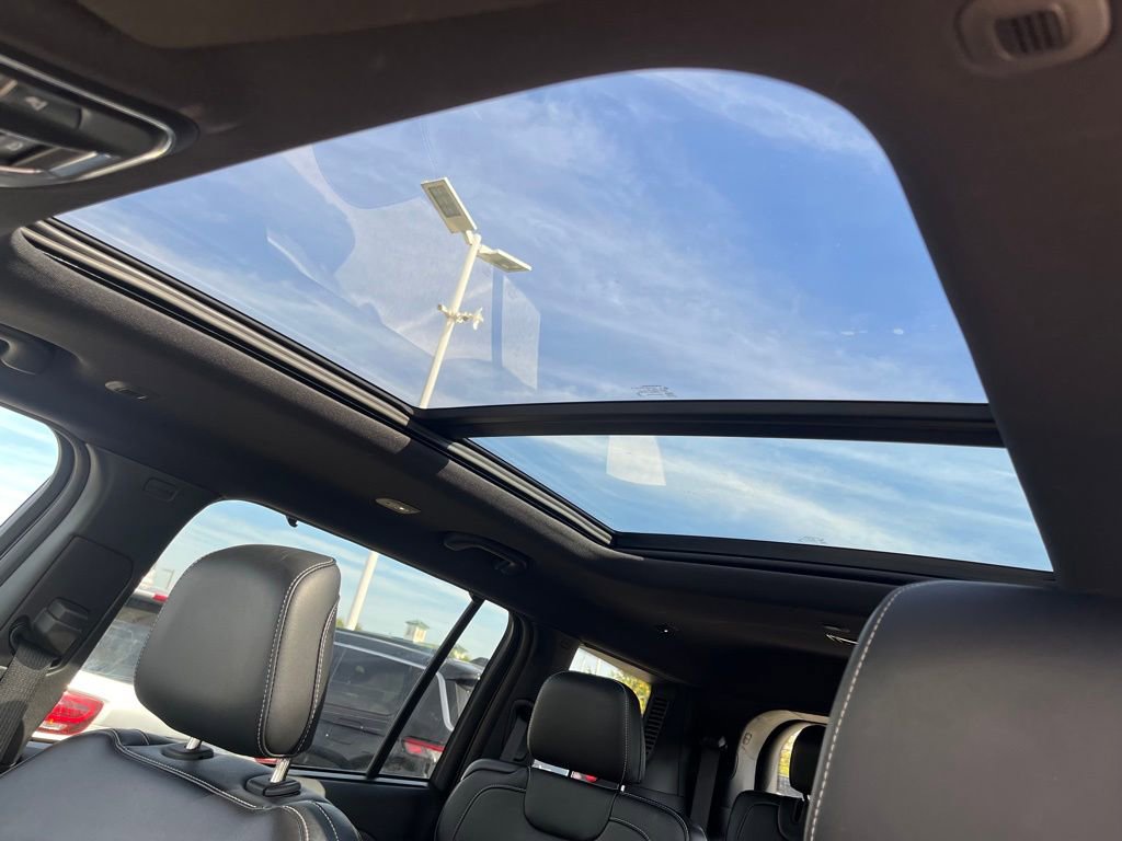 Used 2024 Jeep Grand Cherokee L Limited w/ Luxury Tech Group II image 16