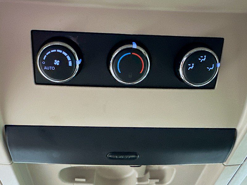 Used 2013 Chrysler Town & Country Limited w/ Luxury Group FWD image 25