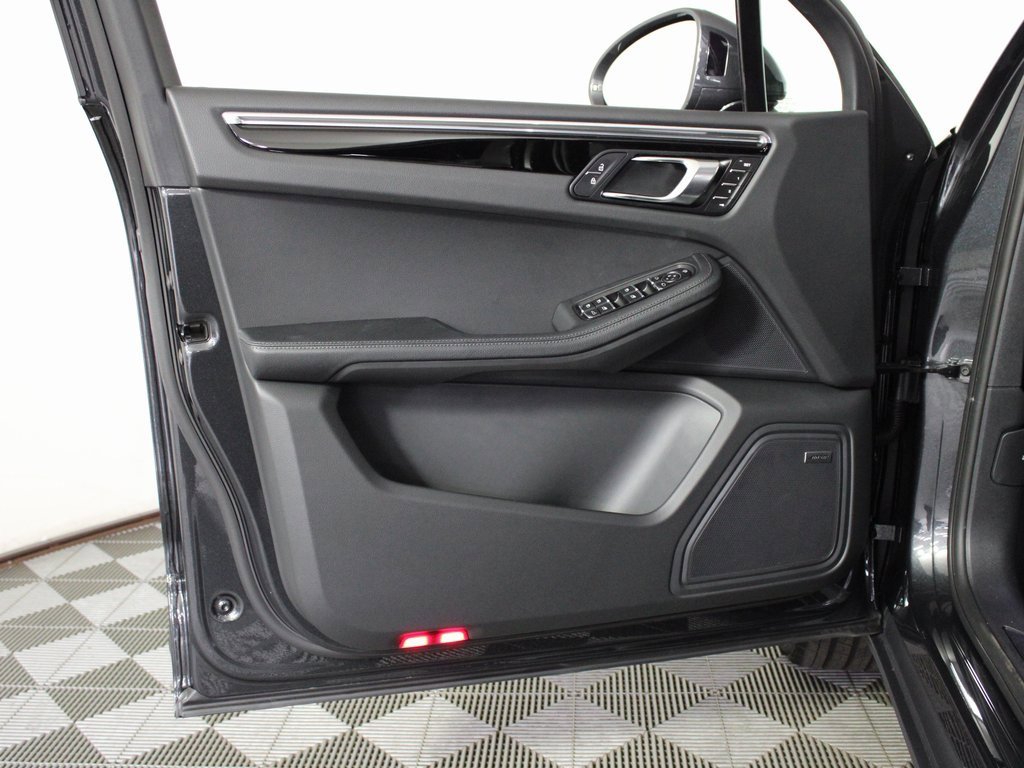 Used 2026 Porsche Macan image 14