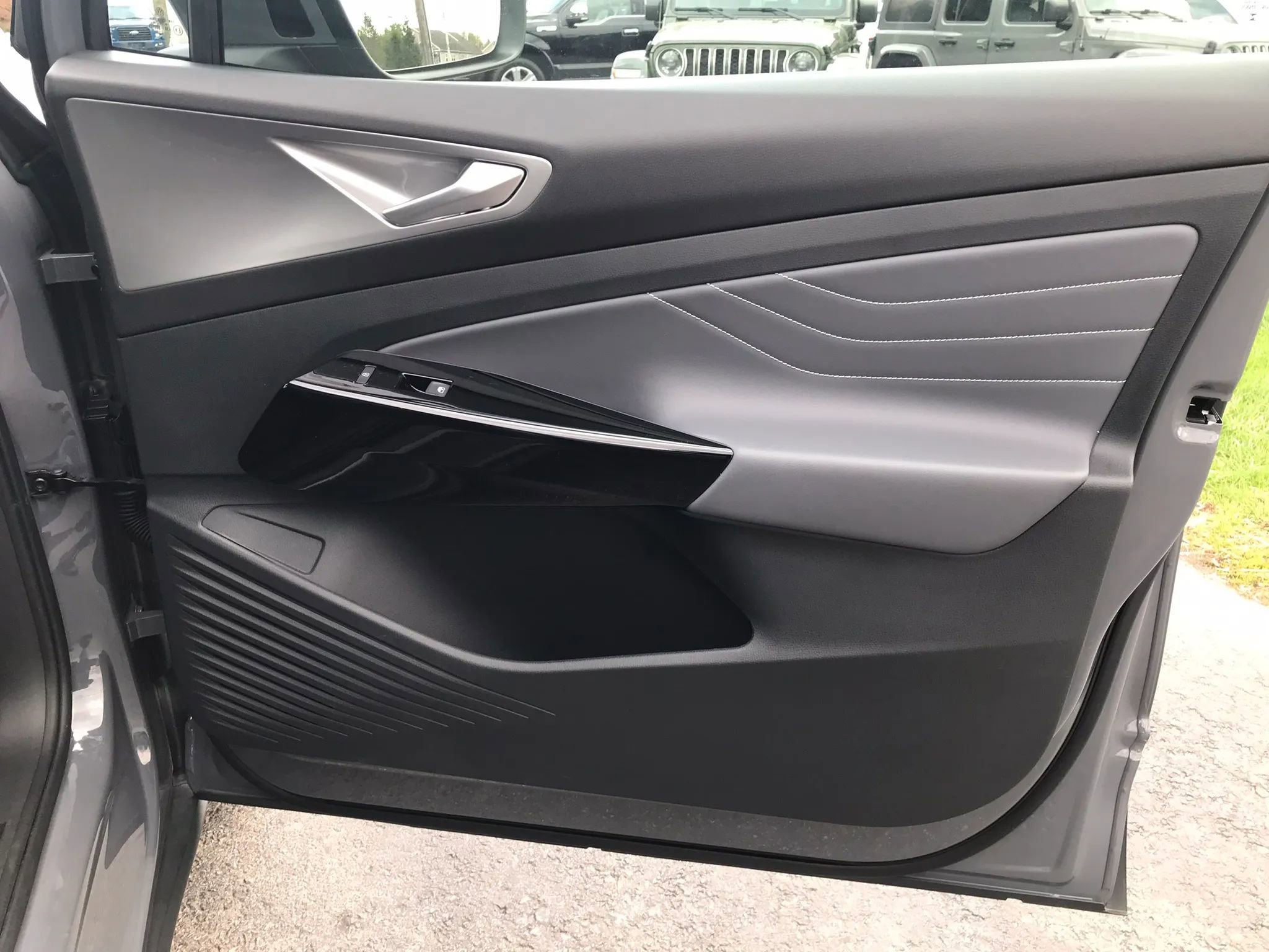 Used 2023 Volkswagen ID.4 Pro S Plus image 45