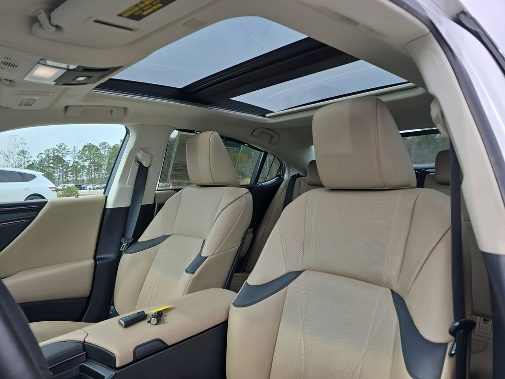 Used 2021 Lexus ES 350 Ultra Luxury w/ Accessory Package 2 image 34