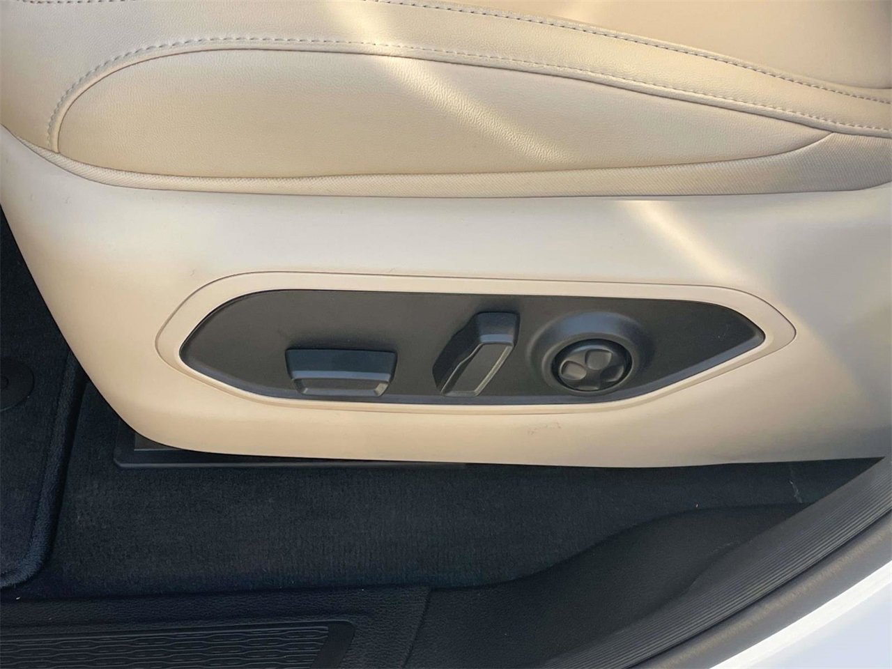 New 2025 Jeep Grand Cherokee Limited image 30