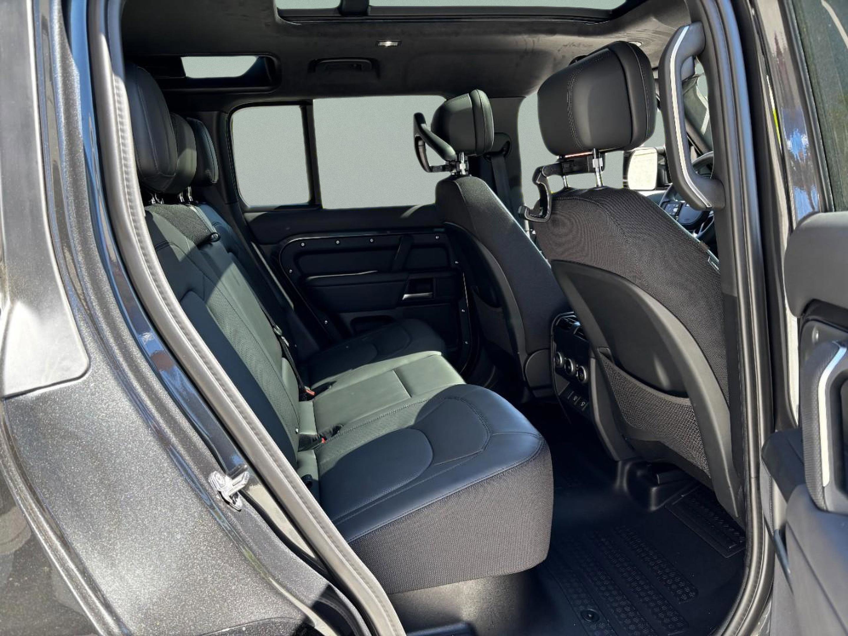 New 2025 Land Rover Defender 110 V8 image 13