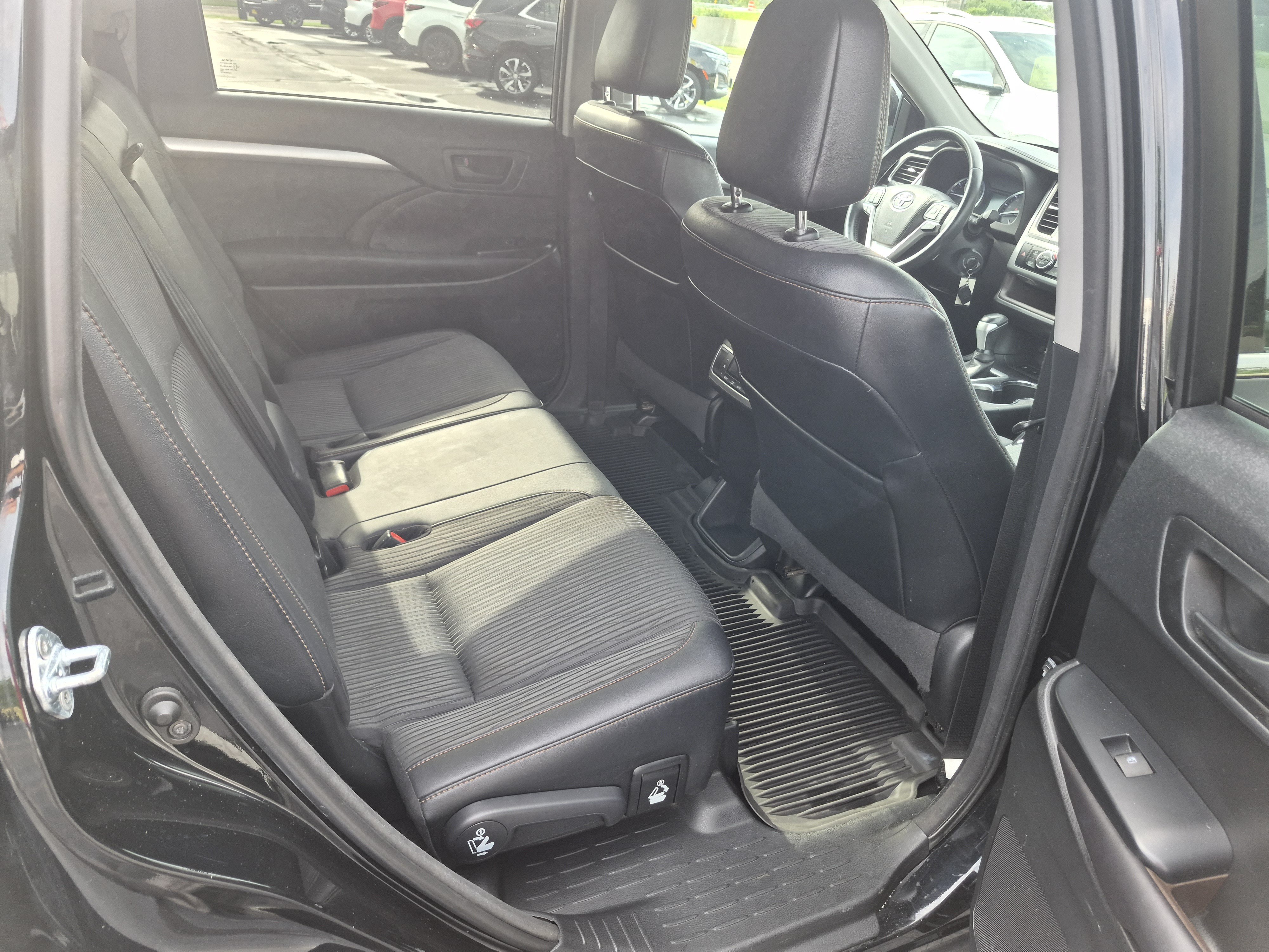 Used 2016 Toyota Highlander Plus AWD/4WD image 13
