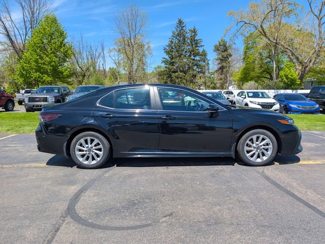 Used 2024 Toyota Camry SE FWD image 9
