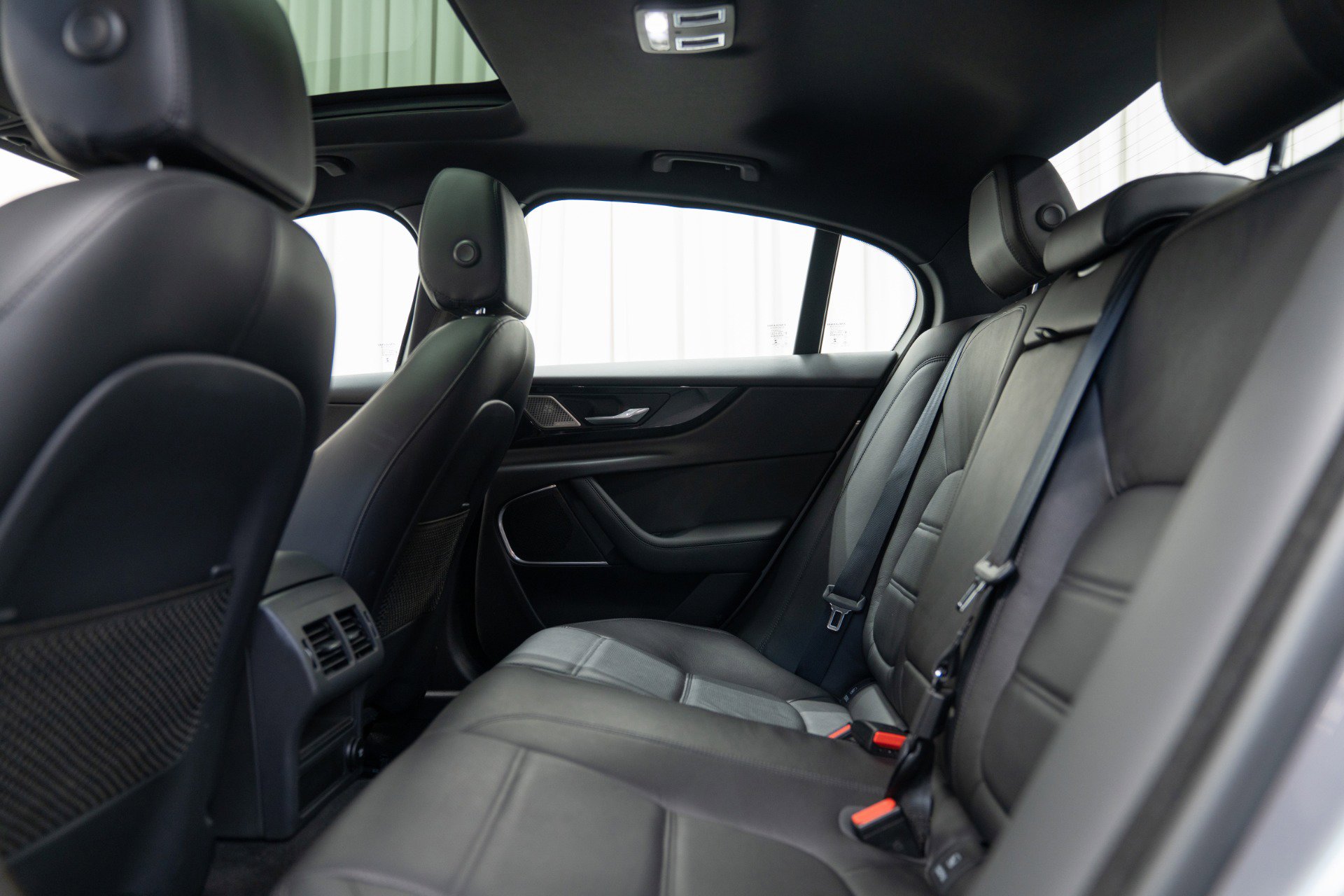 Used 2020 Jaguar XE S image 14