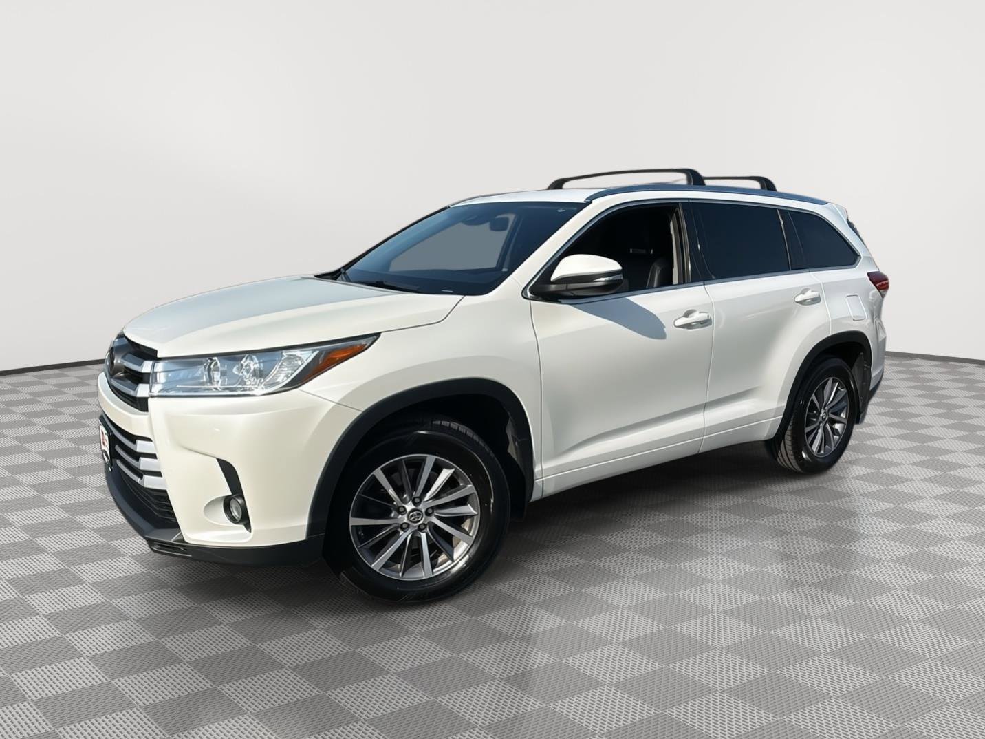 Used 2017 Toyota Highlander XLE image 1