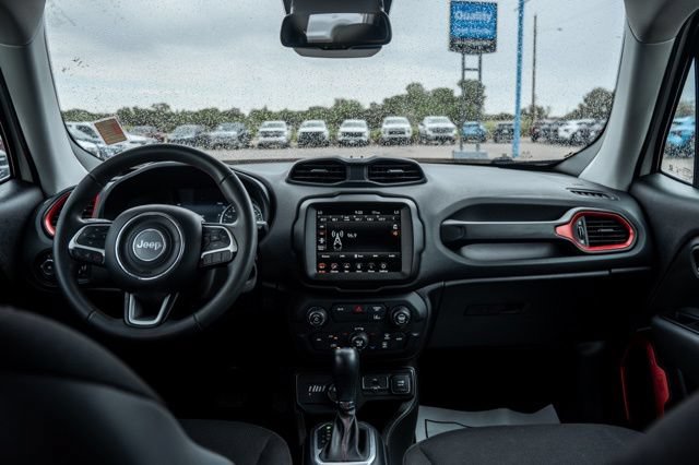 Used 2023 Jeep Renegade Trailhawk AWD/4WD image 15