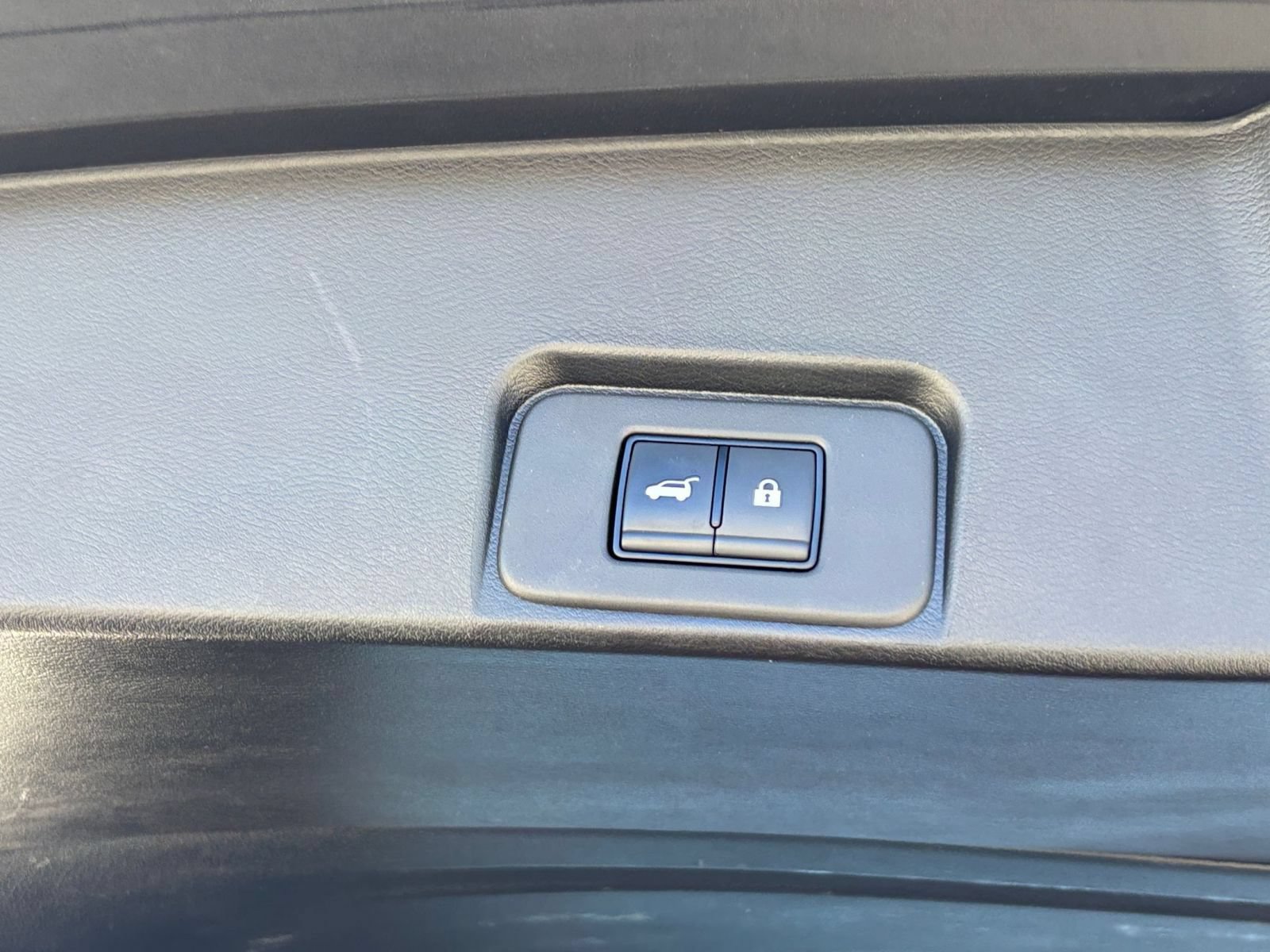 Used 2025 Nissan Rogue SV FWD image 22