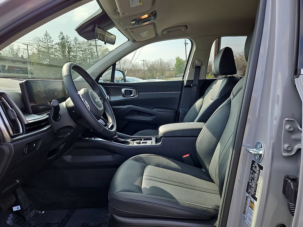 Used 2025 Kia Sorento S FWD image 14
