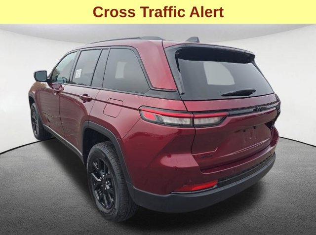 Used 2025 Jeep Grand Cherokee Altitude AWD/4WD image 10
