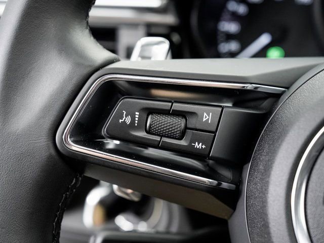 Certified 2025 Porsche Macan image 14