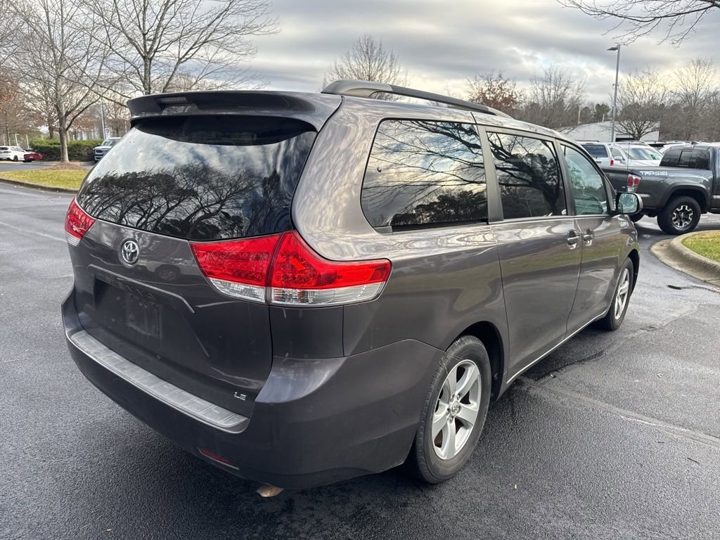 Used 2014 Toyota Sienna LE image 16